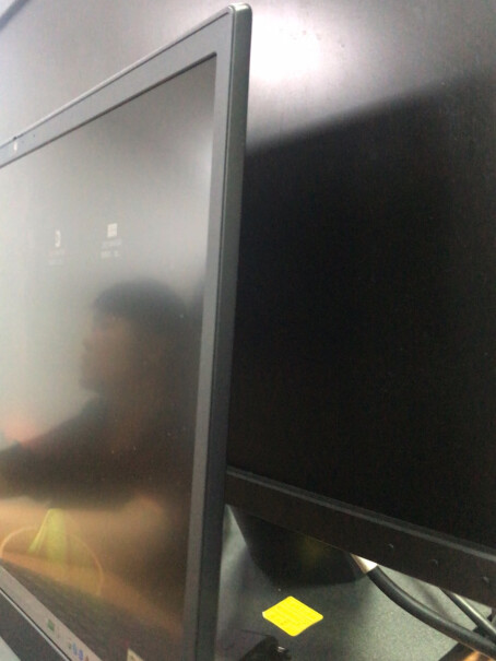 联想ThinkPadE15屏幕露光吗？