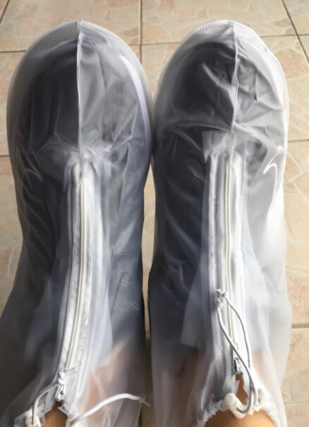 博沃尼克防雨鞋套男女加厚底雨鞋正常穿42.43的号应该买多大的才合适呢？