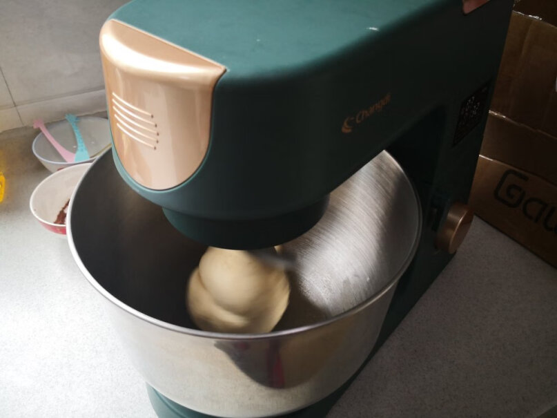长帝家用厨师机多功能和面机料理机揉面机自动发酵请问搅拌器上的胶皮套需要拿到吗？