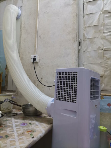 志高移动空调1.5匹单冷家用厨房一体机免安装便携式空调有排水口吗？需要接水吗？