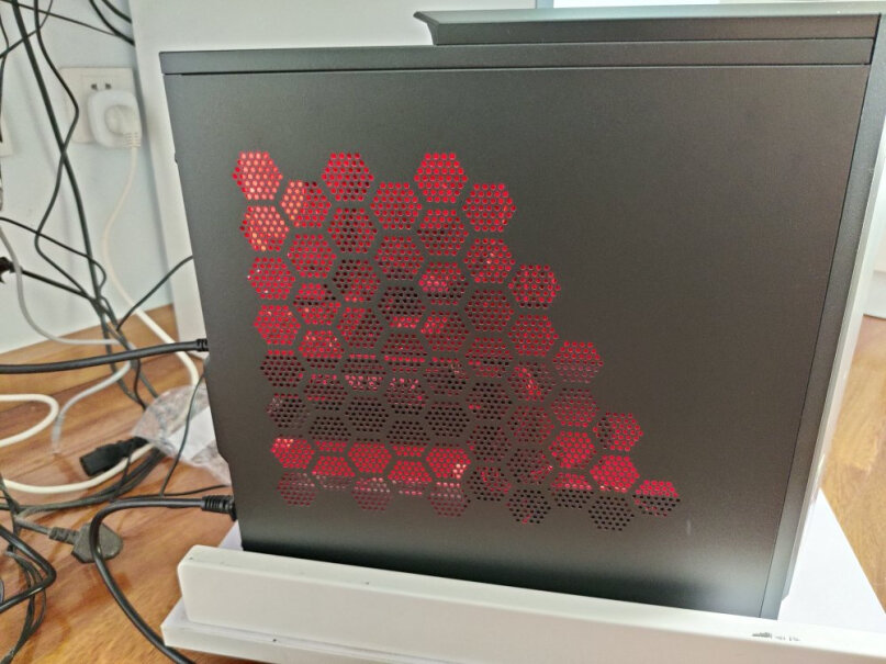 宏碁暗影骑士·崭N98游戏电脑水冷主机11代i7-11700能加装机械硬盘吗？