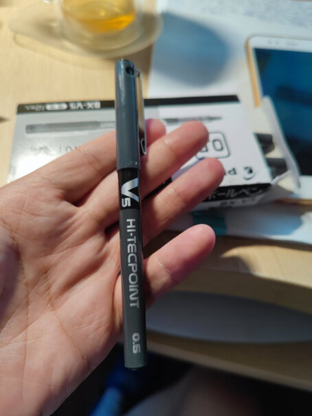 日本百乐BX-V5直液式走珠笔中性水笔针管笔签字笔这个可以换芯吗？
