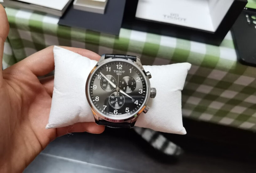 天梭TISSOT瑞士手表天梭男表这表瘦点的能带吗？