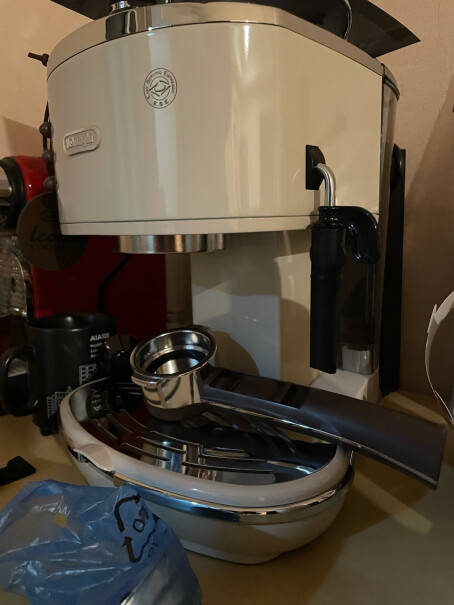咖啡机德龙DelonghiECO310意式半自动咖啡机告诉你哪款性价比高,使用良心测评分享。