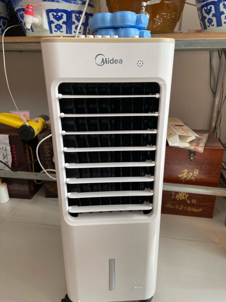 美的冷风扇家用办公室空调扇冷风机单冷加水吹出来的风会不会有水？