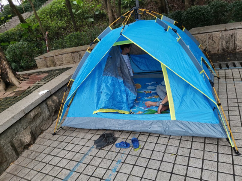 骆驼帐篷户外3-4人全自动帐篷速开防雨野营露营帐篷有窗户吗，晚上住冷不冷？