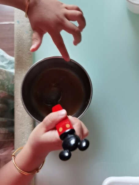 迪士尼Disney母婴儿童吃饭勺子有收纳盒子吗？