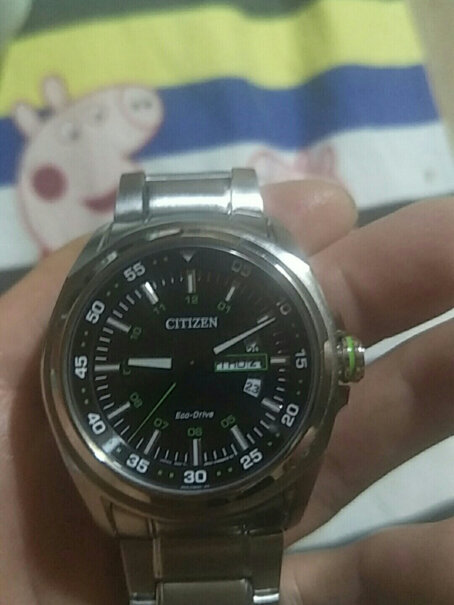 西铁城CITIZEN手表光动能深海蓝盘时分针夜光男士腕表表带是实心的吗？