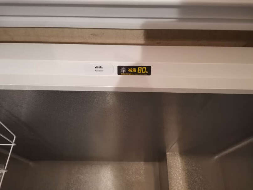 海尔202升家用冷藏冷冻转换冰柜大家底部用什么垫高的？不垫直接挨地如何？
