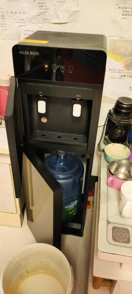 奥克斯饮水机下置式家用立式温热型有没有手动接水，可以不要推杯接水吗？