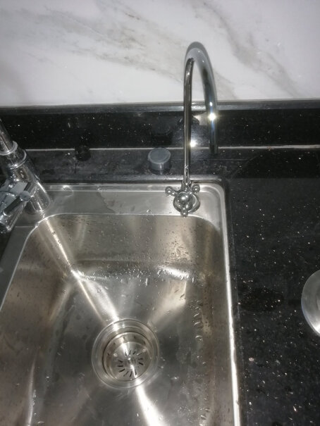 九阳厨房超滤净水器家用直饮不锈钢厨下净水机带水龙头你好，这款不用电出水量大不大？