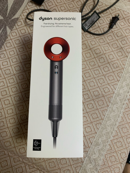 戴森Dyson HD03中国红吹风机盒子上戴森的地址是哪里？