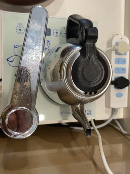 澳柯玛全自动上水电热水壶电水壶烧水壶连着机子的那个管子好短，怎样才能插稳？