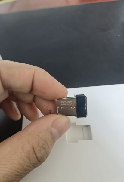 TP-LINK USB 3.0分线器 4口扩展坞快捷无线wifi适配器能和这个在一台台式机上用吗？