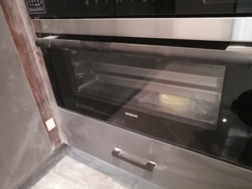 老板R075嵌入式电烤箱家用60L大容量内嵌式多功能烘焙烤箱蒸馒头时,蒸箱里的水出来多吗？