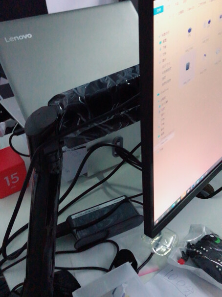 乐歌显示器支架桌面旋转升降显示器支架臂一体机能用吗，背面没有螺丝孔？