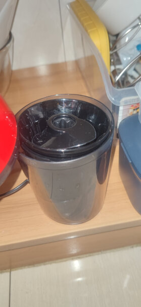 九阳榨汁机家用电动榨汁杯便捷式水果汁机充电式小型原汁机榨个西瓜这种的要去籽吗？有渣吗？