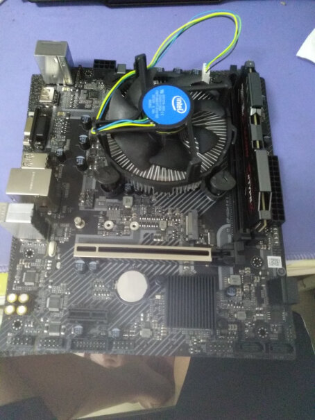 Intel G6405 CPU处理器吃鸡行吗？