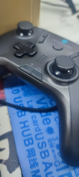 雷神G50多功能全平台蓝牙游戏手柄雷神手柄是充电的还是装电池？
