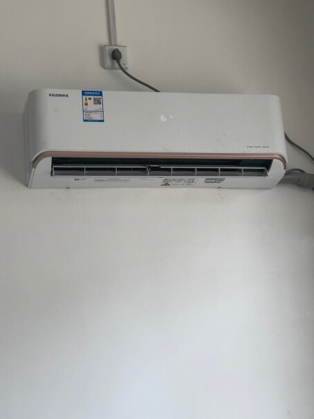 科龙空调挂机1.5匹室内挂机出水管申出墙外，是就墙而定吗？