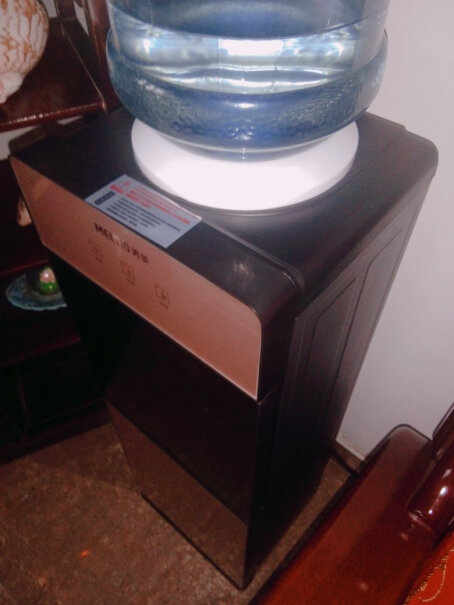 美菱饮水机立式家用办公双开门柜式温上面是放大桶的，还是放小桶？