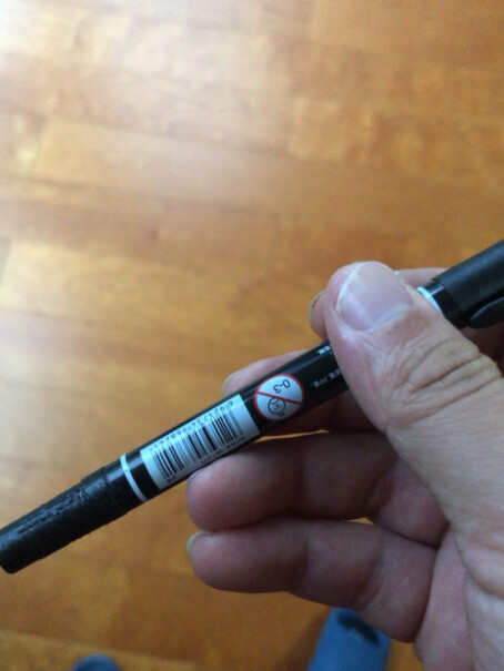 得力deli黑色双头记号笔美术绘画勾线笔12支笔头的墨水会容易干，写不出来吗？
