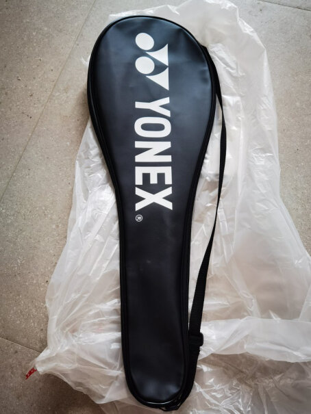 尤尼克斯YONEX羽毛球拍套原装拍套球拍包可装2支这个羽毛球拍质量好吗？有味儿吗？