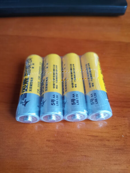 双鹿7号LR03碱性电池 10粒彩盒装双鹿、南孚、麦克赛尔比，谁更耐用点？