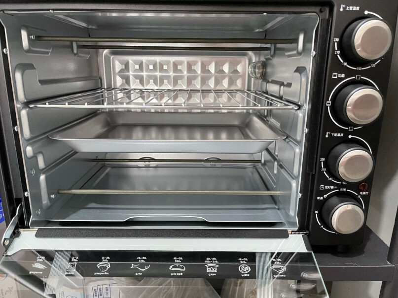 格兰仕电烤箱家用40L大容量三层烤位带防爆炉灯上下独立控温能同时烤两层饼干吗？
