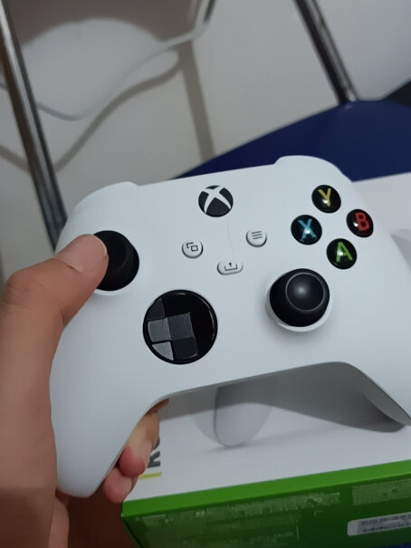 微软Xbox无线控制器赛车游戏有油门深度反馈吗？