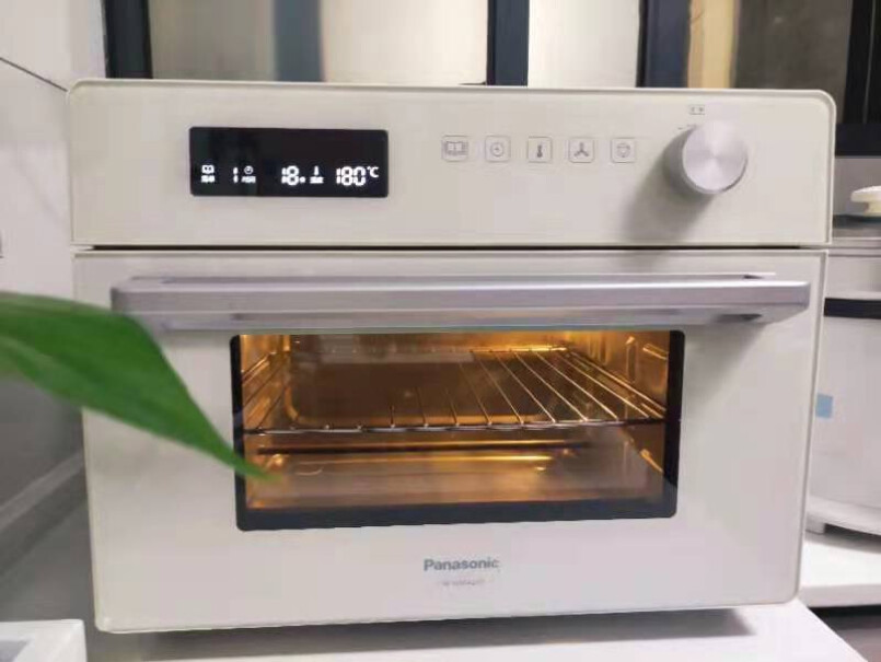 松下23L空气炸烤箱专业烤箱屏幕显示温度稳定吗？比如空烤设定230度到了后，是一直保持在230度到时间结束，还是会降一点？