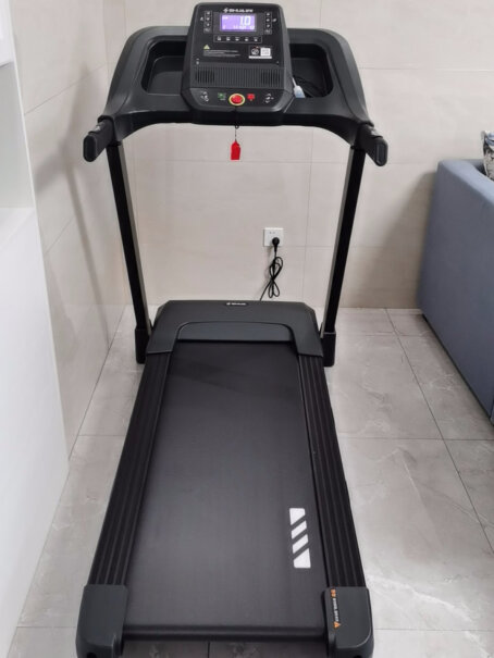 舒华A9家用智能可折叠跑步机支持华为运动健康APP需要在下面加一个瑜伽垫吗？怕声音吵到楼下，瑜伽垫的尺寸多大可以放得下这款跑步机？