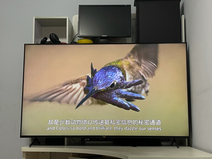 索尼KD-75X80原装挂架的钱在电视机里的吗，？