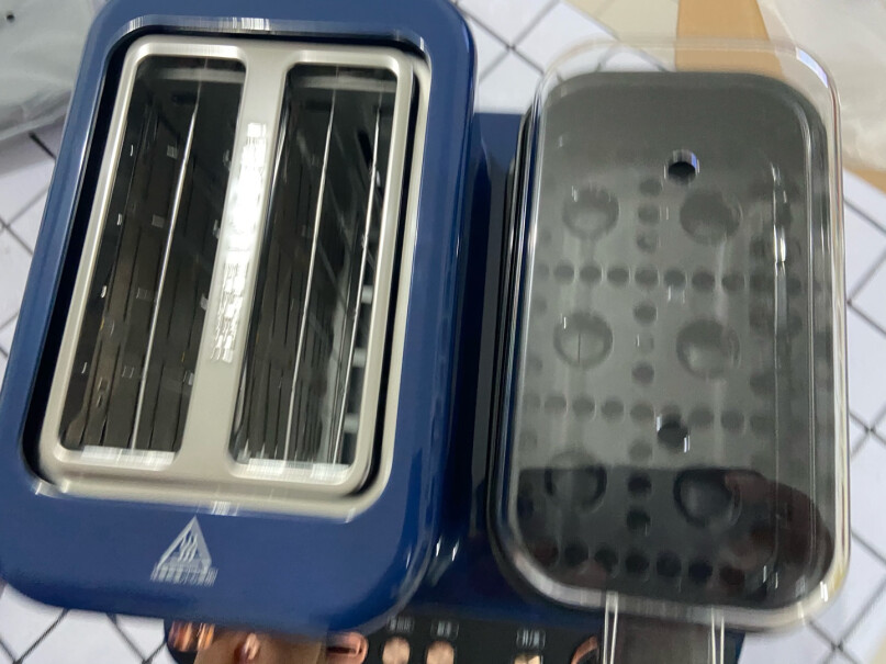 德尔玛多士炉家用面包机带解冻功能外置三明治烤架请问是双面考吗？