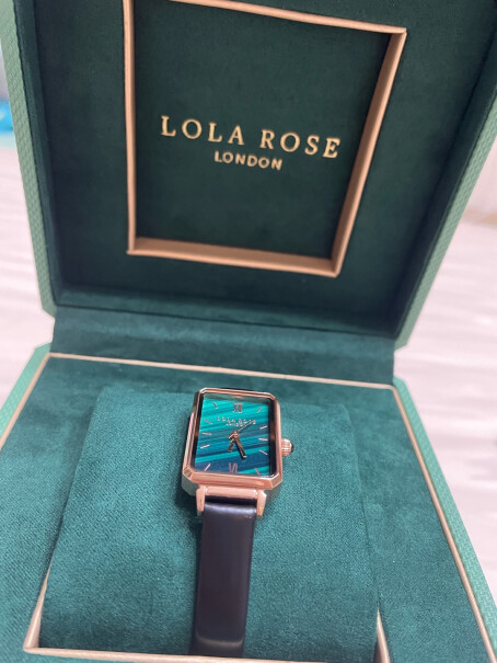 LolaRose手表女满天星英国时尚石英方形女士手表礼物粉的好看绿色好看？