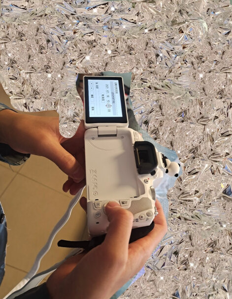 「预售」佳能EOS 200D2单反相机那个熊猫遮光盖是要自己买吗？