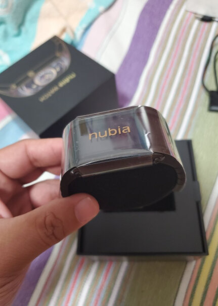 努比亚 Nubia Watch 智能手表不带充电头吗？