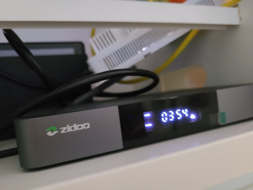 芝杜ZIDOOZ9X支持左右3d吗？我看投影仪要求输出120hz的3d，不知道可不可以播放？