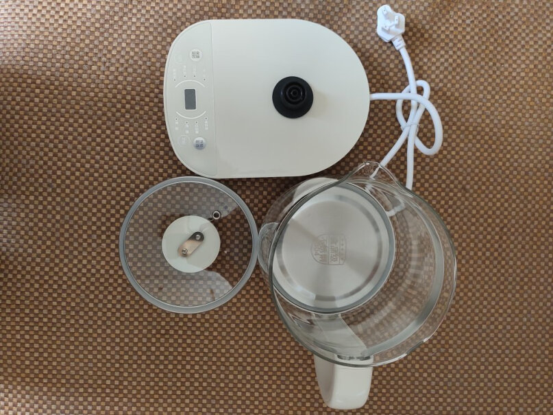 苏泊尔养生壶1.5L煮茶器花茶壶这个泡开水会有塑料味吗？