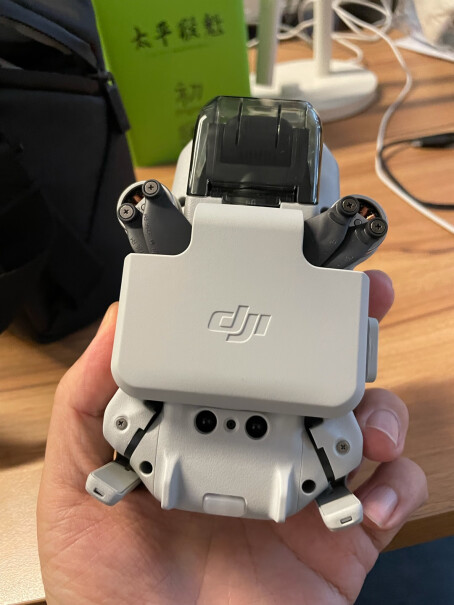 大疆（DJI）Mini 2无人机有苹果的转接头吗？