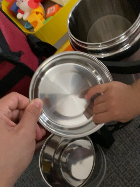 苏泊尔不锈钢保温饭盒学生便当盒小米粥保温桶保温提锅有标线吗，下面汤放多了，第二层的位置放不下怎么办呢？