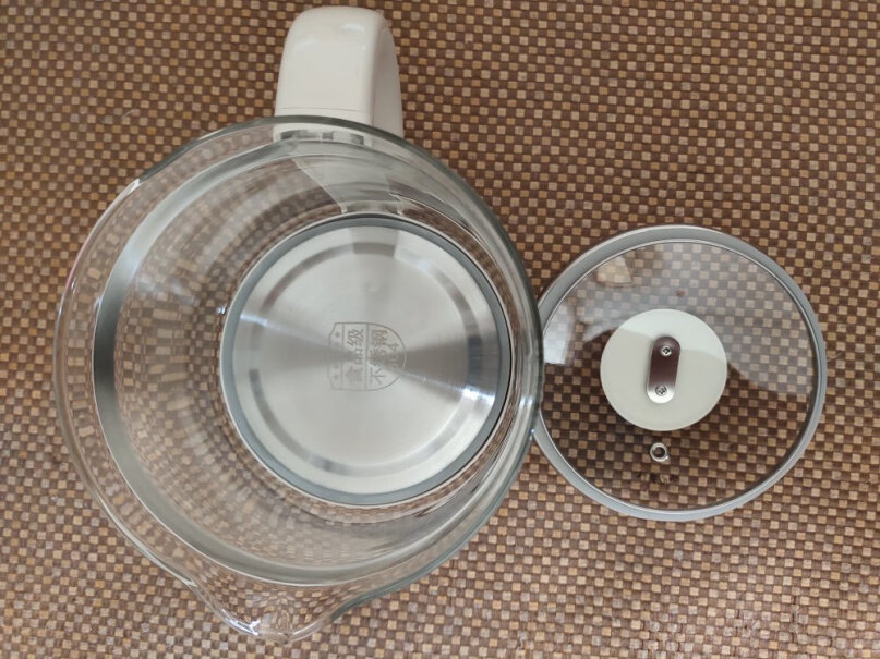 苏泊尔养生壶1.5L煮茶器花茶壶这个泡开水会有塑料味吗？