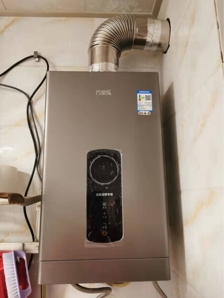 万家乐JSG24-12RH2平衡式燃气热水器即热智能恒温可装浴室ECO节能有声音吗？