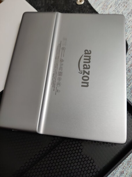 Kindle Oasis 尊享版 电纸书 7英寸 WiFikindle o3充电口是双面可插，还是一面插？
