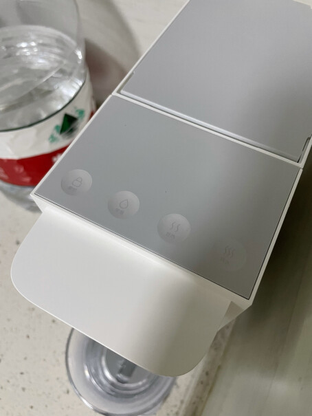 米家小米即热饮水机C1饮水机加热的水有一股怪怪的味道，你们的是这样么？加的水是小米净水器的水，之前的饮水机都没有这种现象！