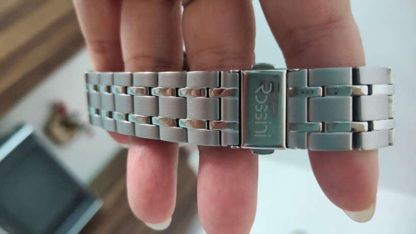 罗西尼ROSSINI手表唉，问问你们，你们买的这块表一周能快多长时间啊？