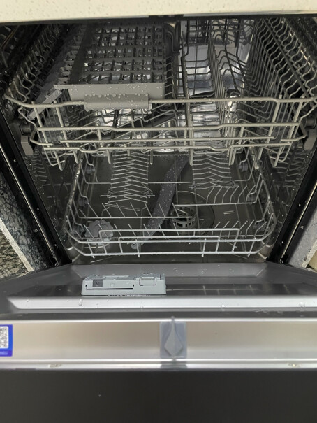 海尔晶彩标致版洗碗机10套大容量嵌入式独立式强力重油洗请问你们的洗碗机工作期间有没有哒哒的声响？？