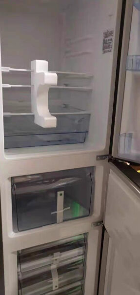 海信205升三门冰箱三门三温区中门软冷冻小型家用冷藏冷冻冰箱两侧会发烫吗？