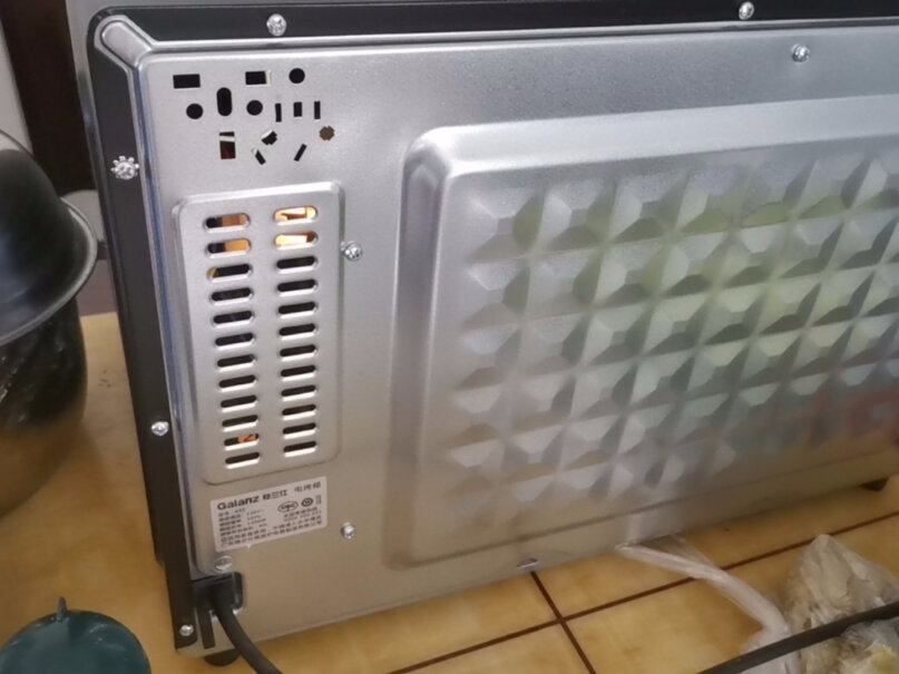 格兰仕电烤箱家用40L大容量三层烤位带防爆炉灯上下独立控温费电吗？