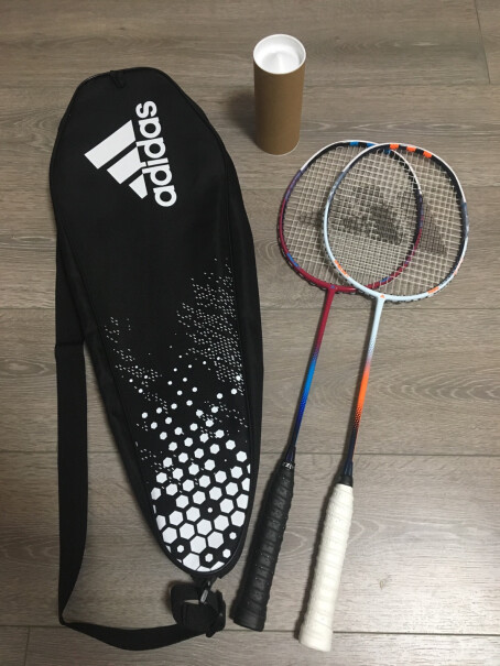 阿迪达斯adidas羽毛球拍单拍拉的是几磅？
